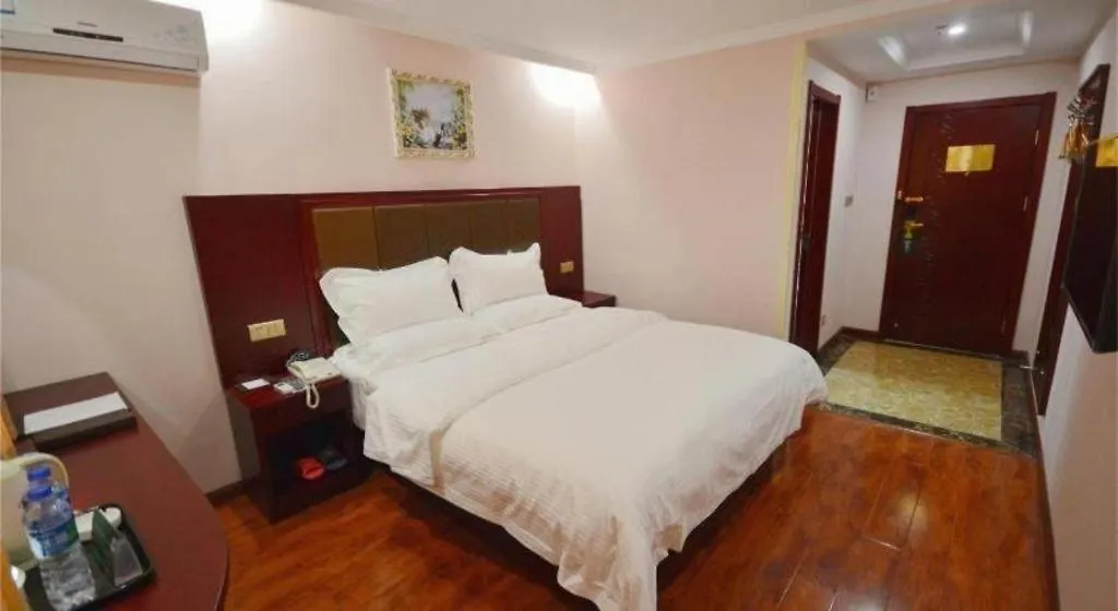 Greentree Alliance Sanya Jiyang District Yalongwan Road Hotel 3*,