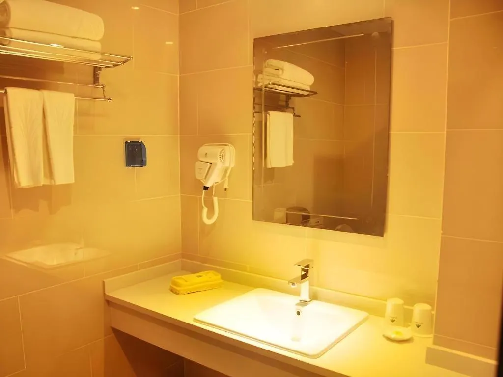 ***  Greentree Alliance Sanya Jiyang District Yalongwan Road Hotel الصين